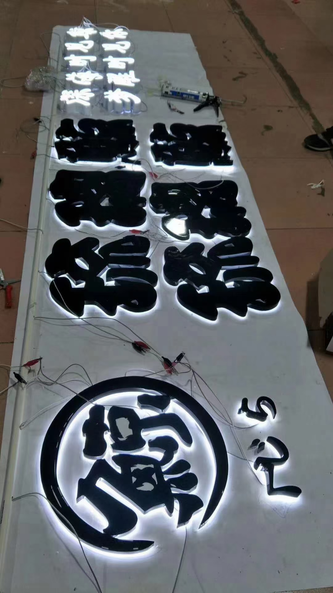 5水晶每平方加50元,黑钛,玫瑰金,黄钛金,每平方加20元.