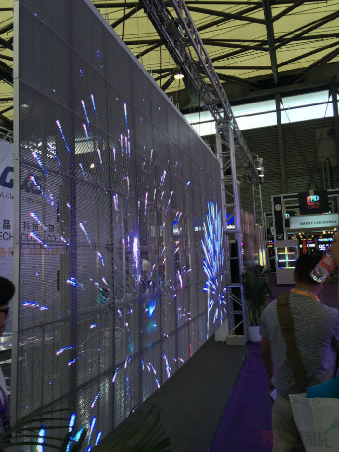 led透明全彩显示屏商场橱窗格栅透明玻璃屏led广告屏屏幕厂家定制_lmt